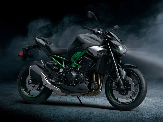 Equipa tu Kawasaki Z900 con accesorios Motoplastic Puig